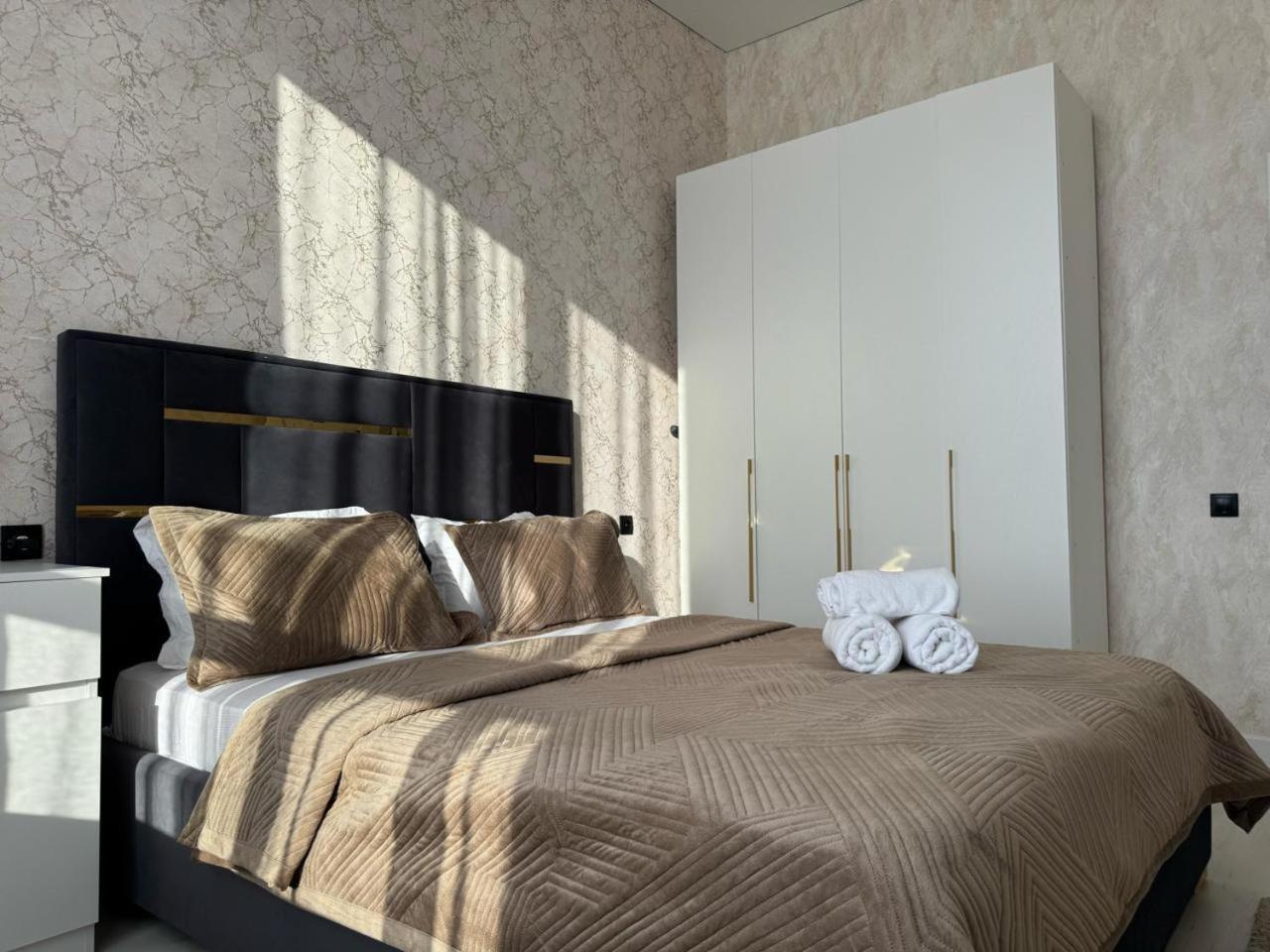 Grand Turan Business, Khanshatyr Apartment *